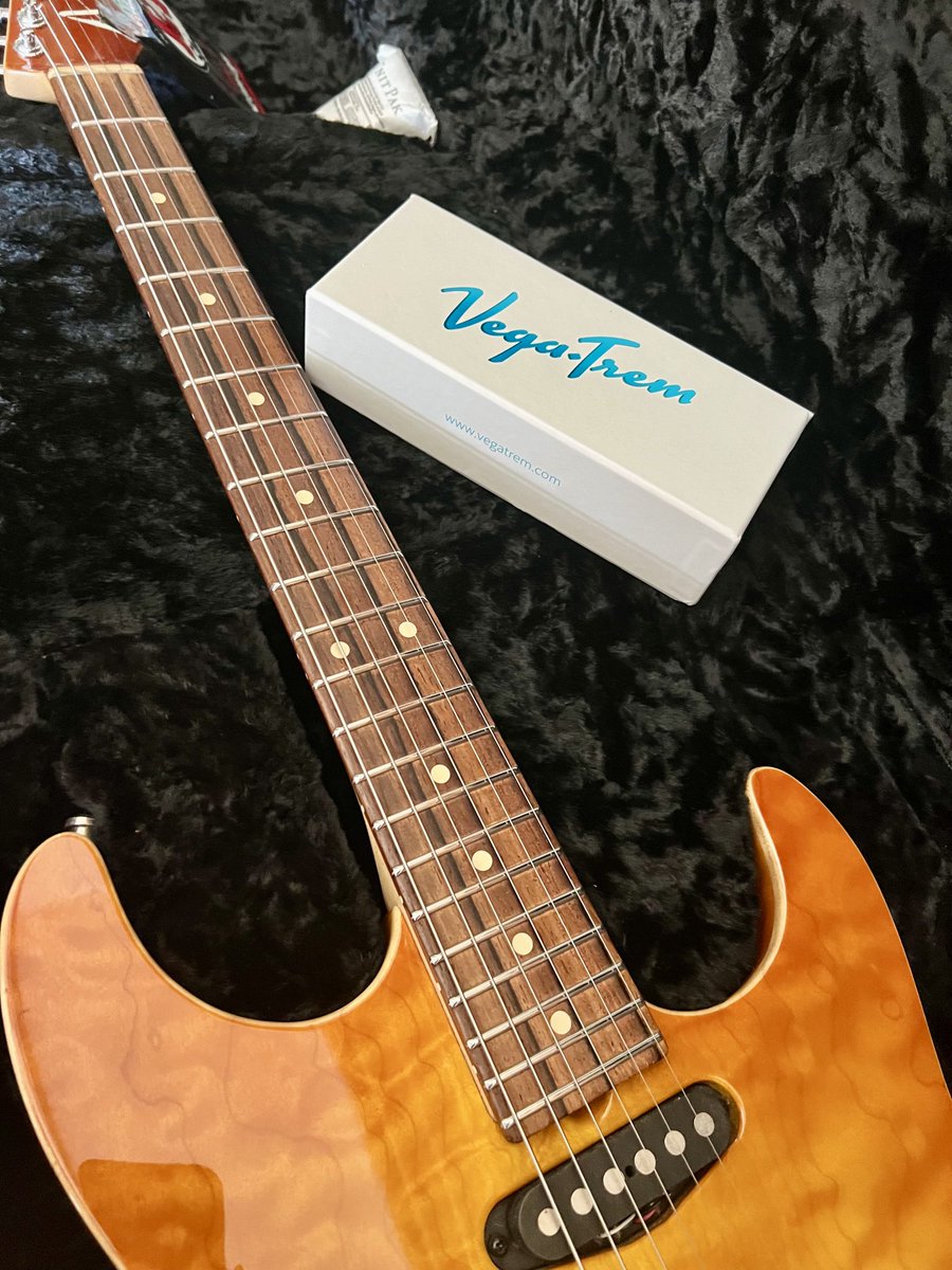 Soon this beautiful Tom Anderson guitar will be rocking with the amazing ⁦@VegaTrem⁩