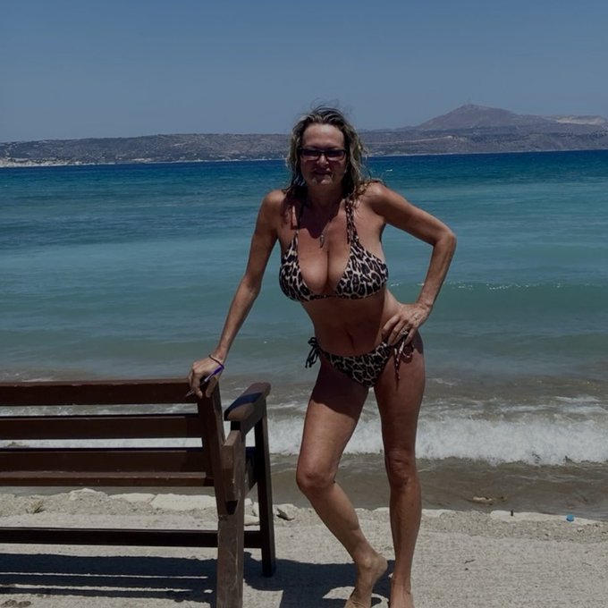 This seems decades ago as the wind outside ( not mine 😂) is blowing a gale (again not me 😂) Was only