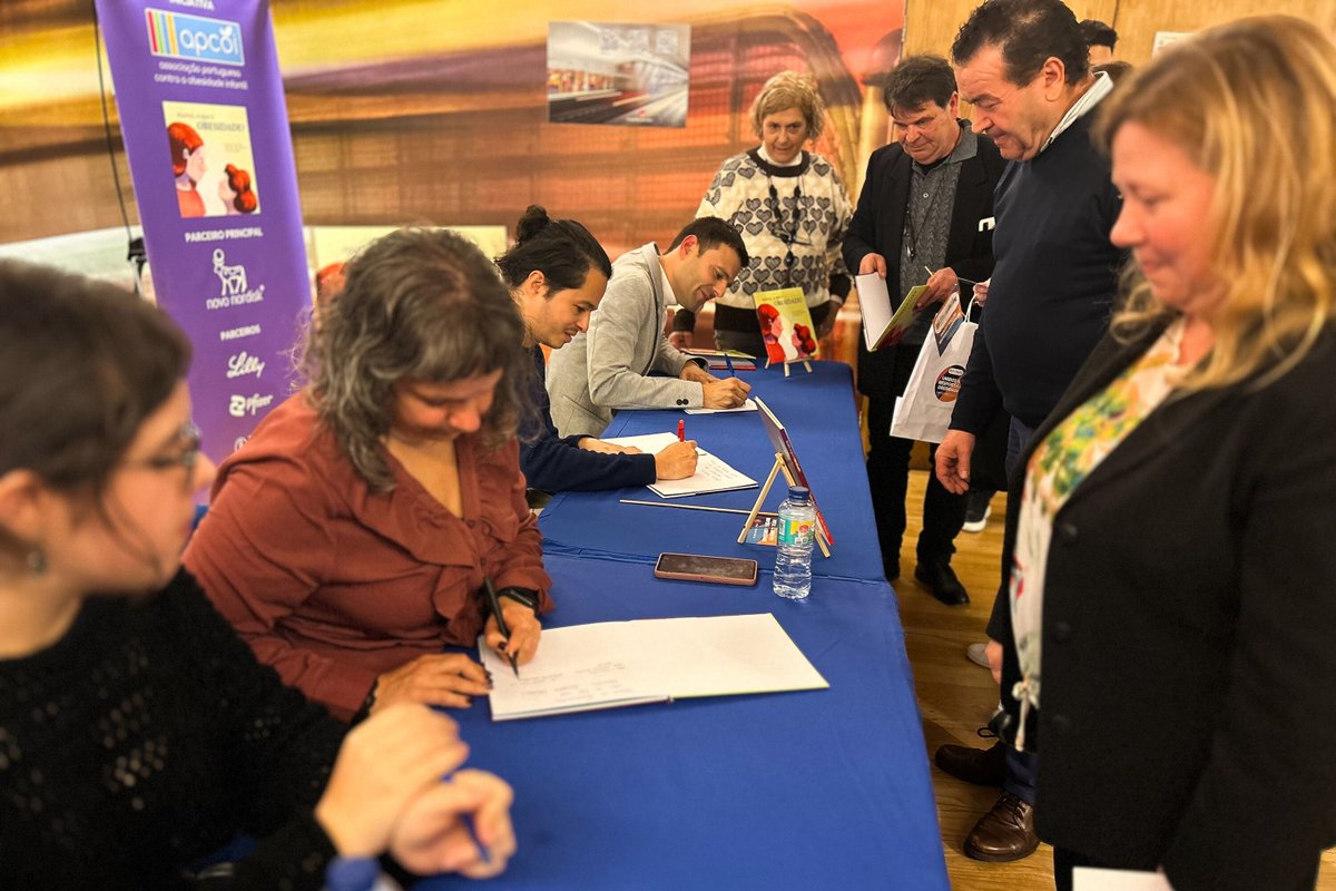 EuSuperMario's tweet photo. 📚✍️ Uma sessão de autógrafos inesquecível! Não foi meu primeiro livro, mas foi a estreia nas dedicatórias. O calor dos familiares, amigos e companheiros de aventuras tornou o momento ainda mais especial. Obrigado a todos pelo carinho e apoio! 🙏📖 #WODPortugal #WODEurope #WorldO https://t.co/iQ11spGU6e
