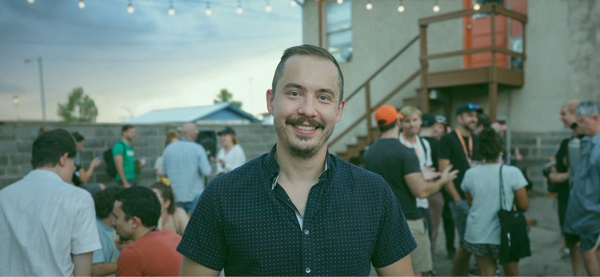 Dalos's tweet image. For Friends #6 ― Wim  

One of my favorite friendships created in the desert.

Wim is an amazing collector, but he's an even better person.

Took this one in Marfa.  

Thank you for being a friend @Wim_HODL 💚