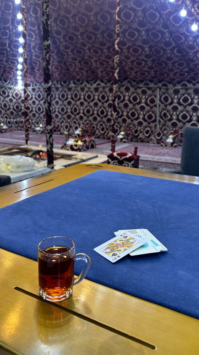 الحبايب في السعاده وفي الحزن خشرى
وأنا وأنتي غير الاحباب يا أغلى من هويت 

يوم قـفيتي ولا عاد لديتي ورى 
ماقدرت أخونك الا مع بنت السبيت .