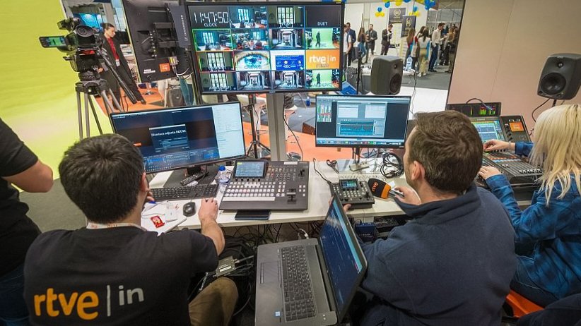 Montaje técnico y operación del equipo audiovisual. Realización de streaming. En <a href="/FeriaAula/">AULA</a> con <a href="/RTVEin/">RTVE Instituto</a> 🎥🤘🏼 #RTVEin #FeriaAula #Aula2024