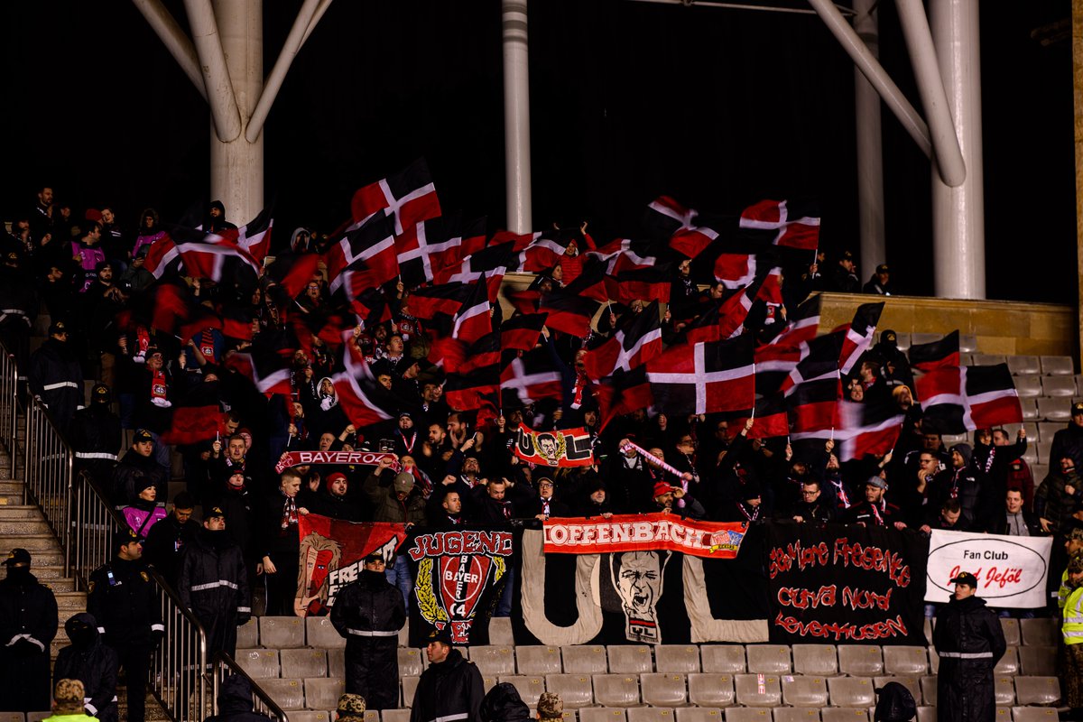 bayer04fussball's tweet photo. Schlaft gut und kommt gut nach Hause, #WerkselfFans! 🖤♥️
🔙 #QARB04 | #Bayer04 https://t.co/LeV6SfJidK