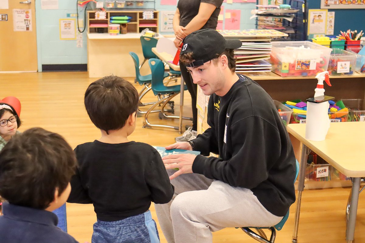 Adelphi University Athletics (@aupanthers) on Twitter photo The smiles these kids brought usโฆ
It was such a great pleasure to team ๐ with <a href="/HempsteadTigers/">Hempstead Union Free School District</a> yet again for this yearโs ๐น๐๐๐
๐จ๐๐๐๐๐ ๐จ๐๐๐๐๐๐ initiative!
STORY ๐ bit.ly/3TrWxML
#PawsUp๐พ The smiles these kids brought usโฆ
It was such a great pleasure to team ๐ with <a href="/HempsteadTigers/">Hempstead Union Free School District</a> yet again for this yearโs ๐น๐๐๐
๐จ๐๐๐๐๐ ๐จ๐๐๐๐๐๐ initiative!
STORY ๐ bit.ly/3TrWxML
#PawsUp๐พ