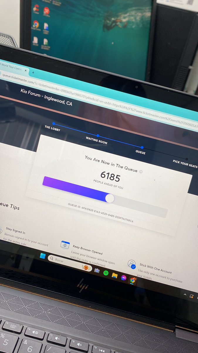 cuddIykth's tweet photo. i’ve been stuck like this for 15 minutes😭 https://t.co/RecBnvhtAk