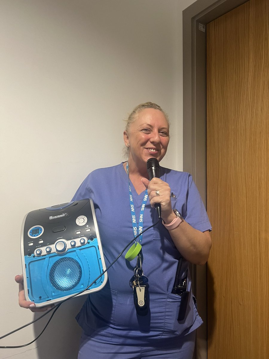 _kerrilowe's tweet photo. Karaoke & card making night on Prospect Unit 🎤😁 #prospectunit #appreciation #positivewords @NicolaR95452877 @chloe_croston @GMMH_NHS https://t.co/DWkjLy0y13