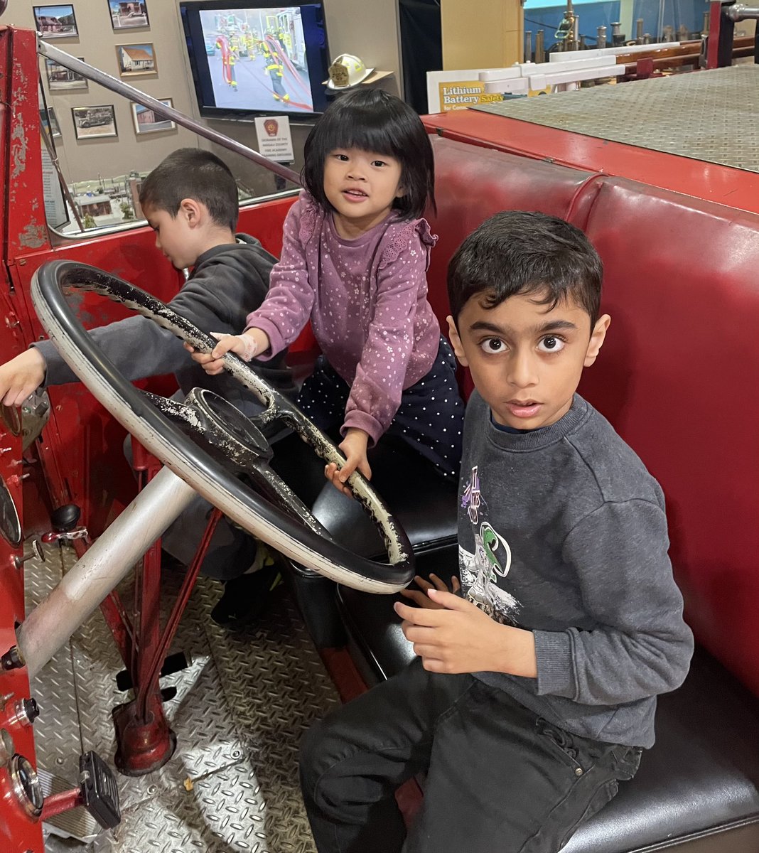 Mrs. Caputi’s kindergarteners had a great time at the Nassau County Firefighters Museum #stopdroproll #futurefirefighters @CBS_Bethpage @BethpageUFSD