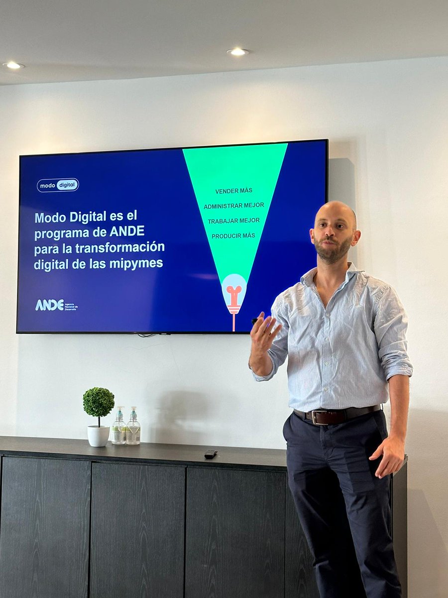 intermedia's tweet image. Today, we hosted an informative event at our office to spread awareness about
@ANDEUruguay's #ModoDigital, a game-changing program aimed at promoting digital transformation within the Uruguayan MSMEs ecosystem. 

🎤 Martin Quintana from Intermedia &amp;amp; Leandro Correa from ANDE