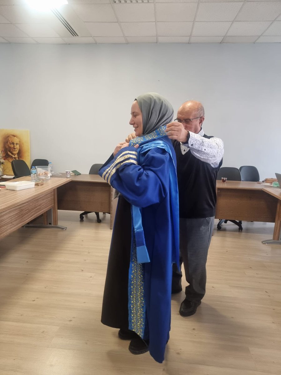 aysekaplan2010's tweet photo. Çok emek, çok gözyaşı ve uykusuz gecelerden sonra doktora tezimi bitirmek nasip oldu. Başta danışman hocam Prof. Dr. Süleyman Solmaz  olmak üzere üzerimde emeği olan tüm hocalarıma, bana güvenen ve benden desteklerini esirgemeyen herkese sonsuz teşekkürlerimi sunarım. https://t.co/6FQUuWYZ2Y