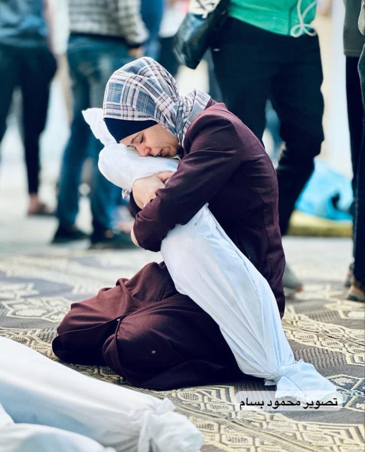 bahhtsizbedevi4's tweet photo. DÜNYADA ÖRNEK OLACAK BİR KARARLILIKLA DİRENİŞİN SİMGESİ OLMUŞ TÜM FİLİSTİN KADINLARININ DÜNYA KADINLAR GÜNÜ KUTLU OLSUN, BİZLER SİZİNLE SIRT SIRTA VERİP MÜCADELE ETMEYİ DÖRT GÖZLE BEKLİYORUZ... #unutma #alisma #FilistindeSoykırımVar #dunyakadinlargunu https://t.co/IlRRhbqy7a