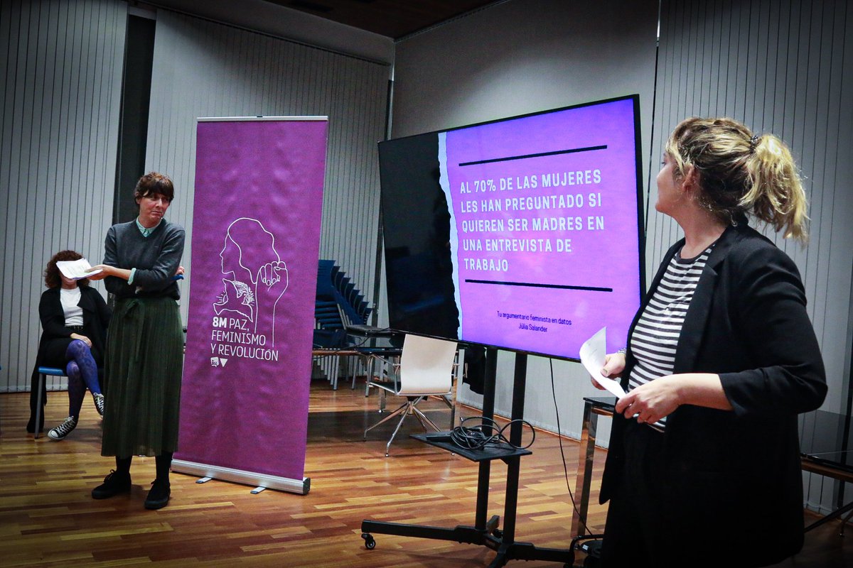 IUAlcantarilla's tweet photo. Desmontando el relato patriarcal con hoy en #Alcantarilla marcando el camino al #8M! 💜✊️

♀️ Con la Responsable Autonómica de feminismo de @IUVRM @MamenSonia

Seguido de la dinámica ¿Somos feministas? con Lidia Jimeno y Silvia Nadal.

#DiaDeLaMujerTrabajadora #8Marzo https://t.co/eE5N9uExem