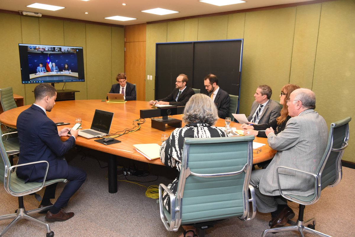 O Ministro Mauro Vieira participou, hoje, da 3ª Reunião de Ministros de Relações Exteriores do #ConsensoDeBrasilia, por videoconferência. Na pauta, temas como Gestão de Risco de Desastres, Segurança Pública, Infraestrutura e programa de trabalho da PPT Chilena.