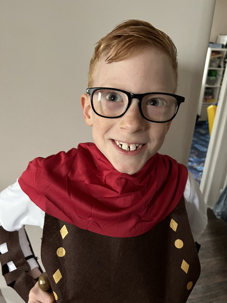 LewisLittleLegs tweet media