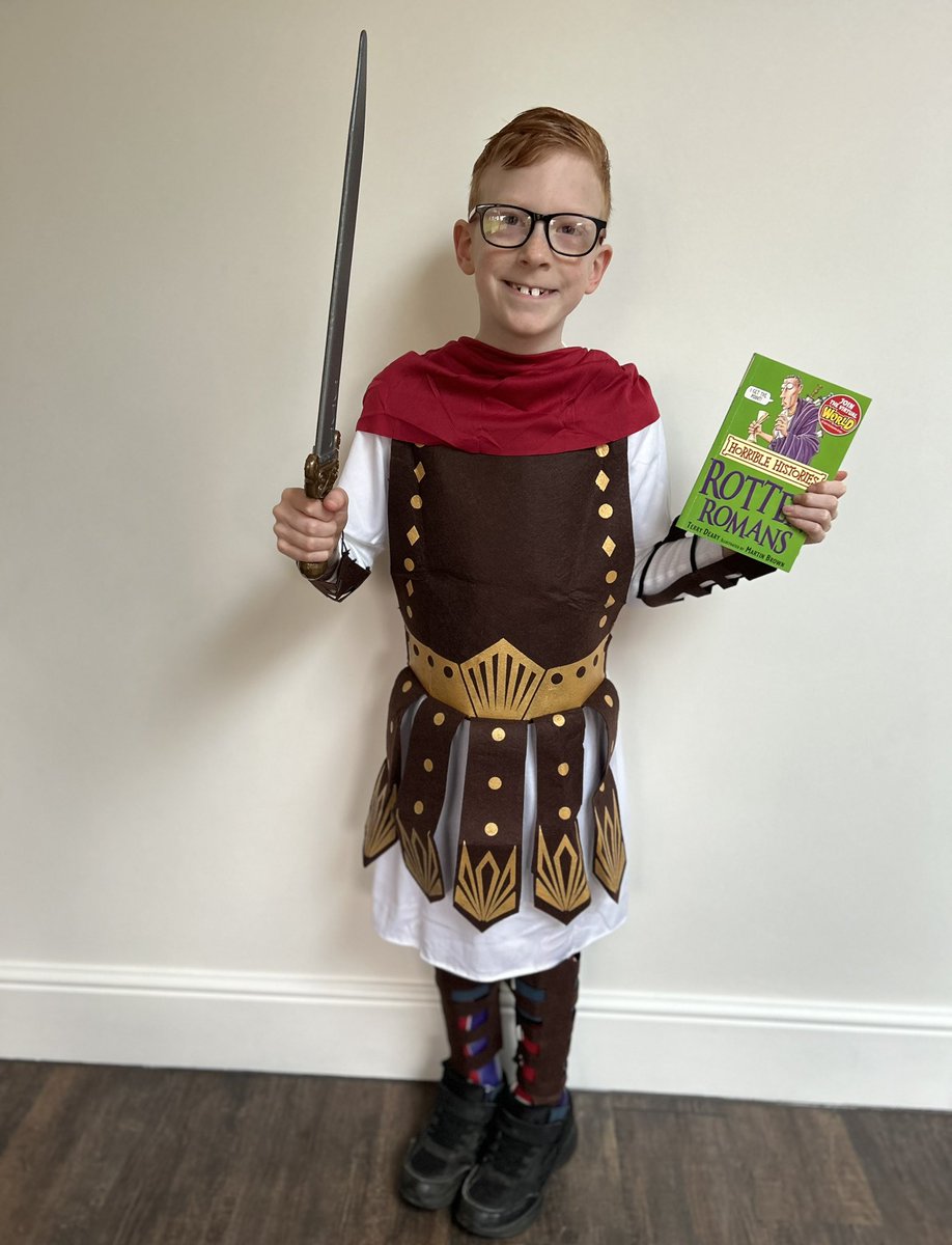 LewisLittleLegs tweet media