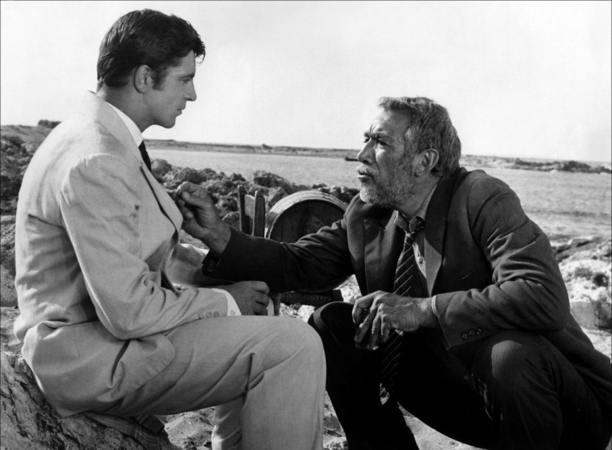 dusunbildergisi's tweet image. "Özgür değilsin, senin bağlı bulunduğun ip, öbür insanlarınkinden daha uzun, hepsi bu kadar!"

-Zorba