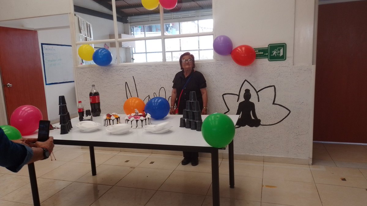 TeamCSRincon's tweet photo. En Centro Día Casa de la Sabiduria Rincon Intercultural  celebramos todos la vida, en especial la de las personas mayores que son el motor del servicio, felicidades.
@integracionbta 
#FelizCumpleaños 
#mujeresimparables https://t.co/QwGbuAOPZw
