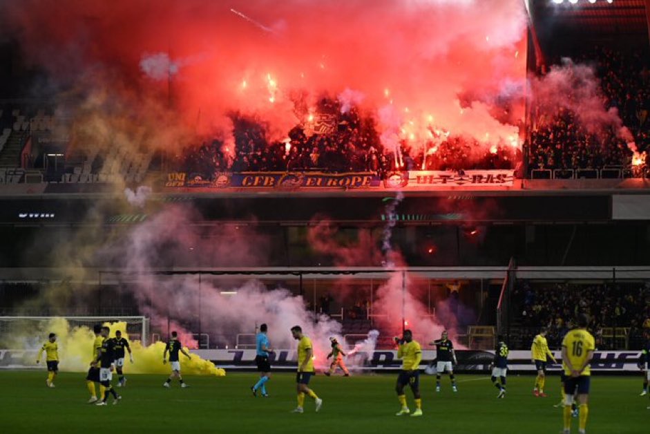 ElisBuseArac's tweet photo. Fenerbahçe tribünü diye bir gerçek var🔥 https://t.co/Br8oVqx1EV
