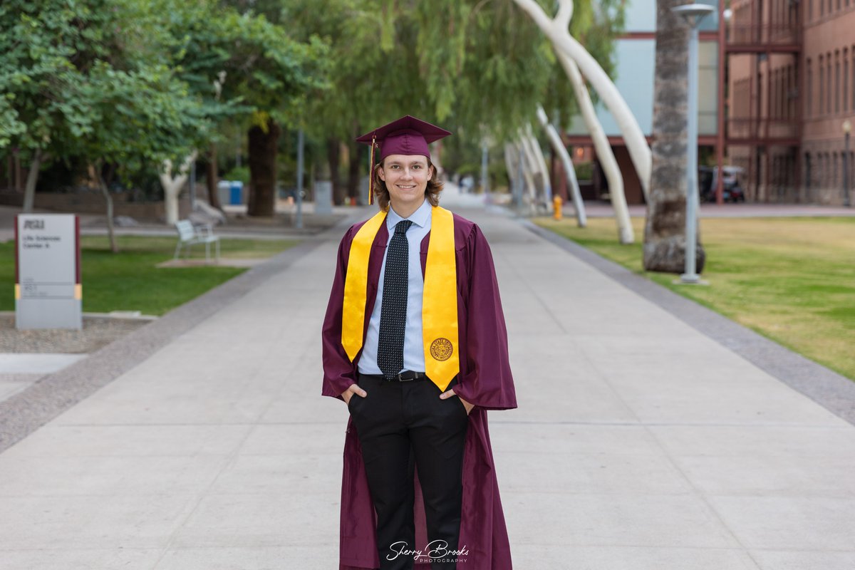 ASU's campuses are always busy but when you book your photo session with me, I will make sure that your images include only you! How do I do that? DM me to learn how and to book your session.
#sundevil #forksup #capandgown #graduationphotos #asugrad #asualumni #azphotographer