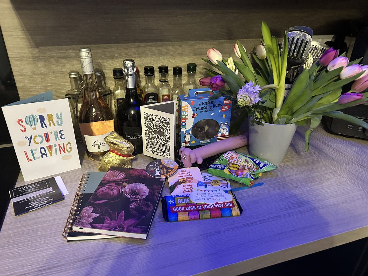 Bittersweet day saying good bye to my amazing workforce and chief nurse team Thankyou from the bottom of my heart you are all amazing ❤️ Thankyou for my presents ❤️@TaraFilby @MYDeputyCNurses @emmageorge0411 @treejhd @SHenderson10329 @ginnitweets @work_nhs