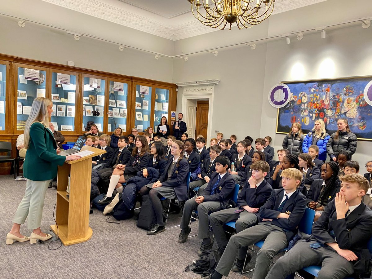 Another inspiring talk this week. Today, OE Kathryn Monks inspired our students to choose subjects they have a genuine interest in, pointing out that few employers require a specific degree discipline. Thank you, Kathryn! 🌟 #ElthamCollege #ElthamInspires #CareerAdvice