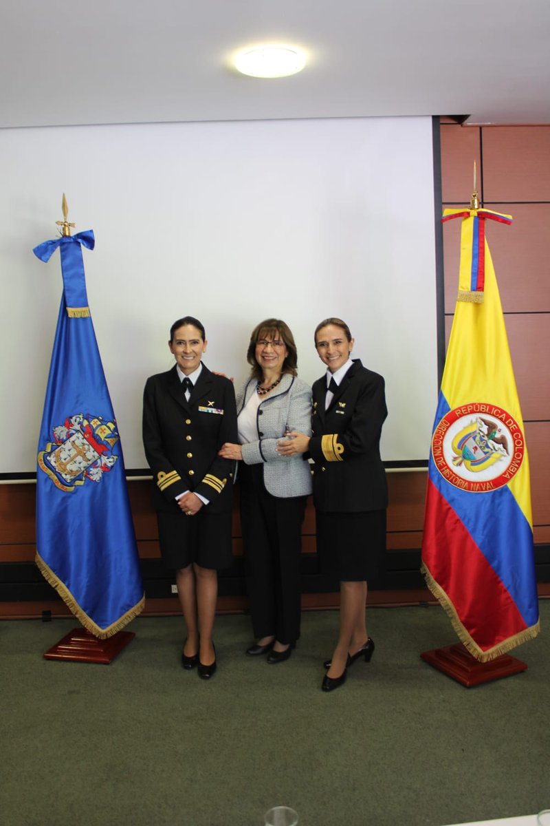 #MujerEs | Así se vivió el conversatorio “Las mujeres y el mar”, que contó con la participación de mujeres pioneras en la historia de la #ArmadaColombia, quienes han contribuido al desarrollo y fortalecimiento de nuestra Institución. 

Exposición virtual: 
view.genial.ly/65d38187329ee0…