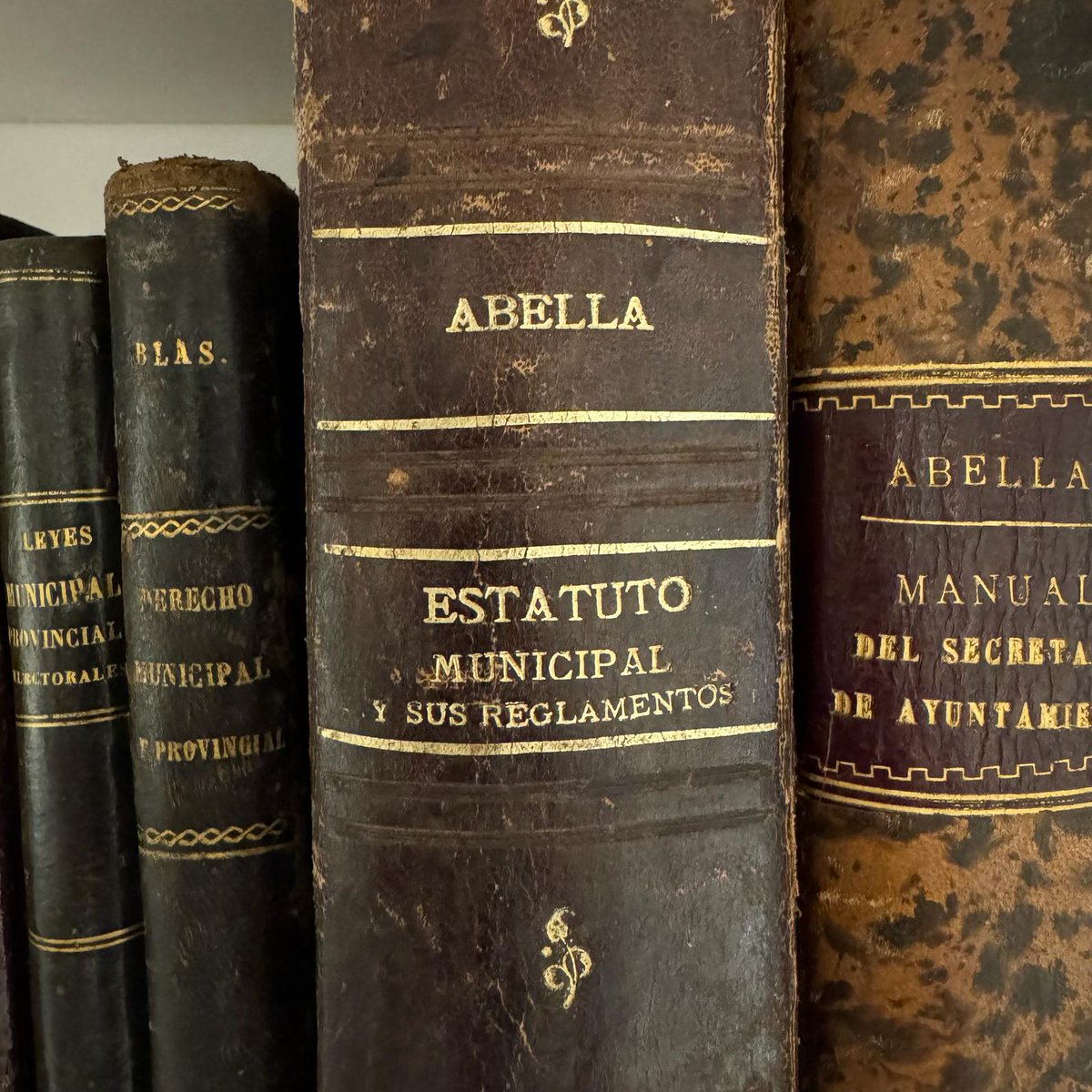 abobqdl's tweet photo. 🪶 100 años del Cuerpo Nacional de Secretarios, Interventores y Tesoreros de Admn. local, creado por el Estatuto Municipal de 1924.

Por otros 100 años al servicio del ciudadano y defendiendo el Estado de Derecho en la trinchera local.

¡Enhorabuena, compañeros!

#FHCN https://t.co/SdfkGC2q9J