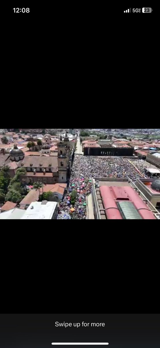 Manoloparis_'s tweet photo. Que poca cosa es un jefe de estado q para ganar la batalla ideológica tiene q recurrir a la bajeza del insulto y el señalamiento, para validar su gobierno paupérrimo, enfrentar a los colombianos entre sí.

Petro quiere eliminar la fraternidad en Colombia, una nación en guerra de clases permanente.

Es minúsculo!
