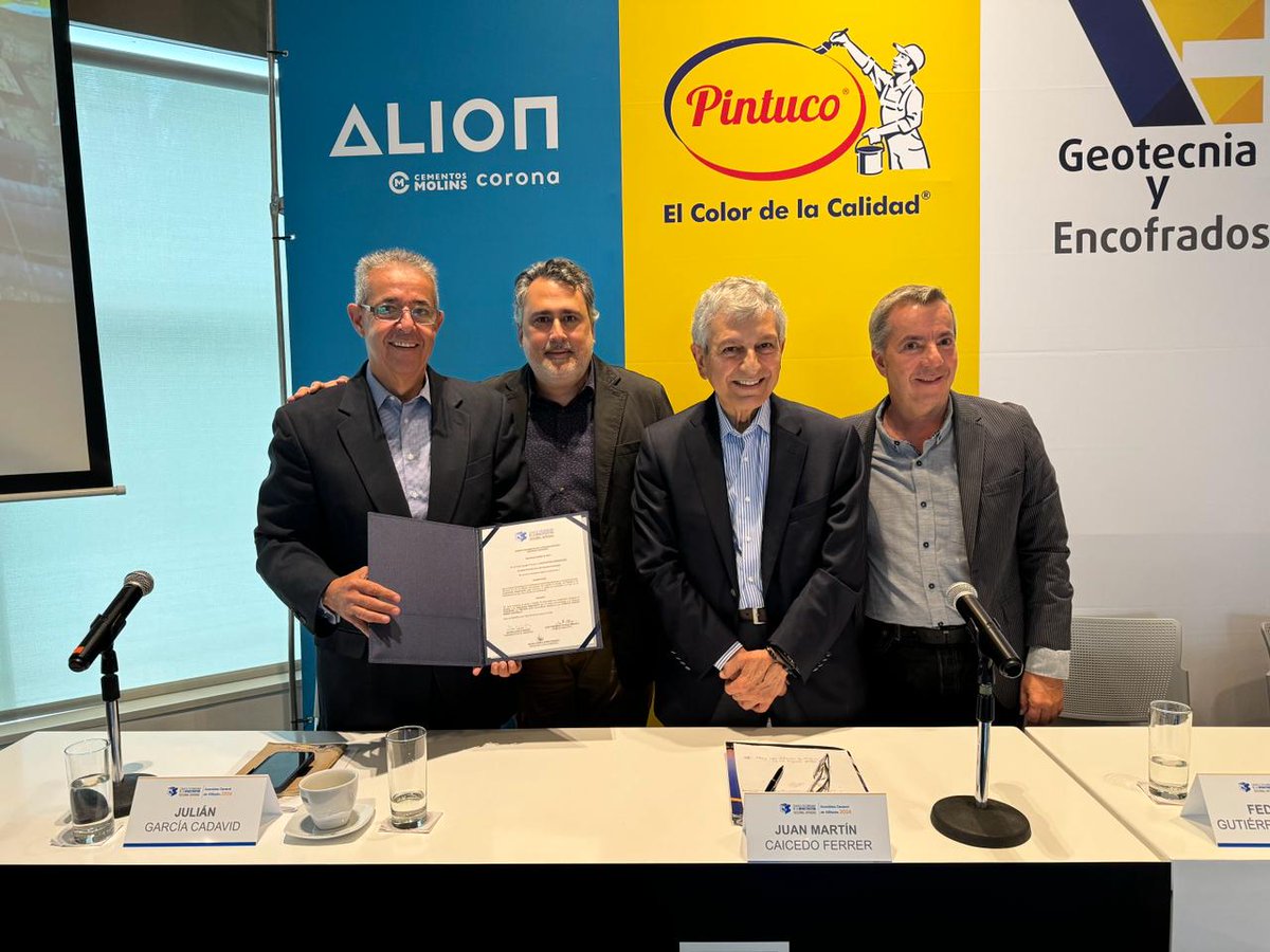 ConLaPintada's tweet photo. ¡Hoy celebramos el camino que hemos recorrido! 👏🏼

En el marco de la Asamblea General de Afiliados de la @CCIAntioquia fuimos reconocidos con el “Premio a la Trayectoria Empresarial” 🏅. 

Un reconocimiento que celebra los 10 años que, en el 2024, completaremos siendo parte del sector de la infraestructura vial con nuestro proyecto #ConexiónPacífico2🛣, siempre con un firme objetivo: ¡Hacer la diferencia! 🤩