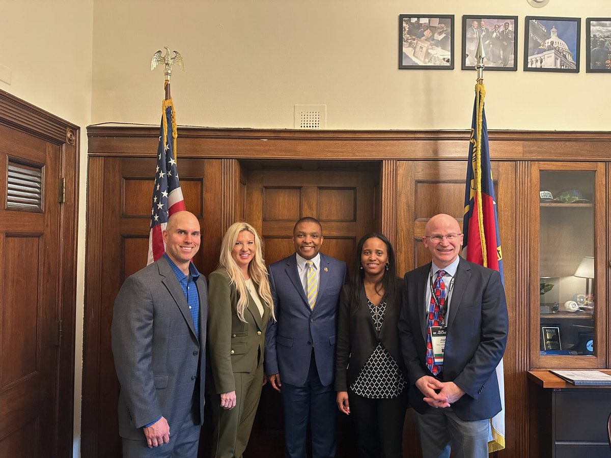 We thank @RepDonDavis for listening to our members about the critical role AM radio plays in emergency alerting as well as the challenges broadcasters face in being able to compete with 'big tech.'  Thank you for meeting with us, Congressman! #wearebroadcasters #DependonAM