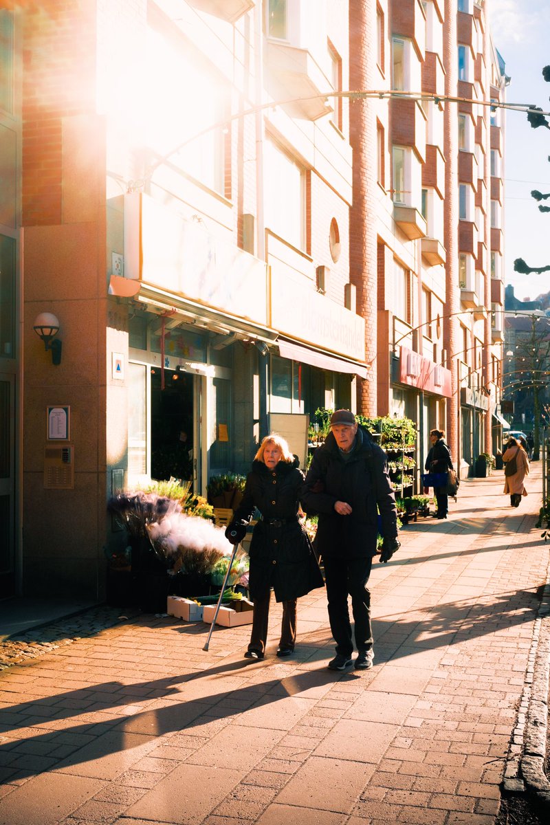 Keep the theme

#keepthetheme #moveintherightdirection #movingthrough #throughlife #richnessoflife #lifeinmotion #momentsinthesun #springtimevibes #cityphotography #streetphotography #goldenlightphotography #findthatmagic #fujifilm #xpro3 #gothenburg