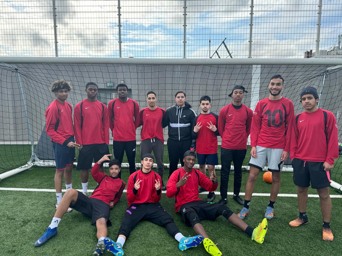 Quand une équipe du lycée <a href="/lyceebalavoine/">Lycée Daniel Balavoine de Bois-Colombes</a> rencontre une équipe du lycée Paul Painleve ⚽Esprit d équipe et solidarité ont été les maîtres-mots de cette belle après-midi. Le match retour se prépare des demain midi 😉💪merci aux AED pour l encadrement <a href="/generation2024/">Generation2024</a>