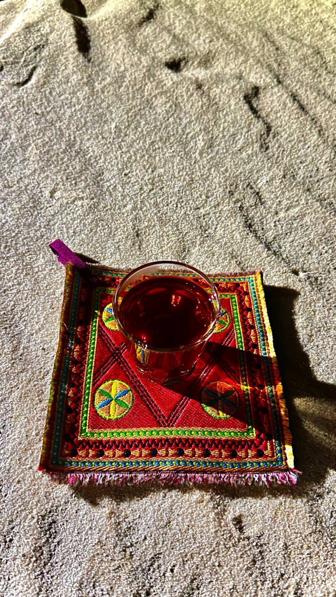 FariiFs's tweet photo. " حفظتك كأنك دمّوع يخفيها عزيز القوم
وطحت وكأنك دموع حزينة هلّها شايب ". https://t.co/pZvXsgs1KK