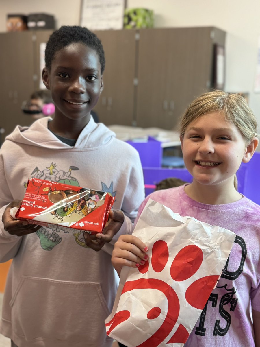 SNicoleClark's tweet photo. I didn’t have time to grab breakfast today, but these sweet girls had me covered. I’m a lucky teacher. ❤️ https://t.co/wdPo4oCGsU