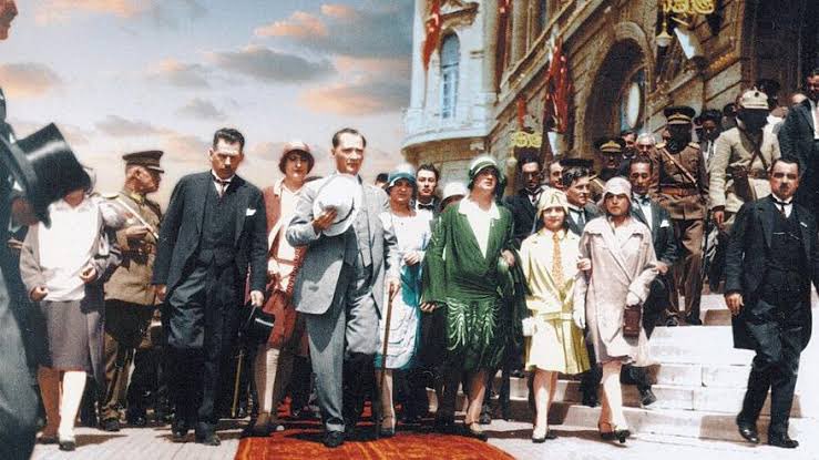 ''Dünya yüzünde gördüğümüz her şey kadının eseridir."

Şiddetin olmadığı, eşit ve özgür yarınlara…

8 Mart Dünya Kadınlar Günü kutlu olsun🖤