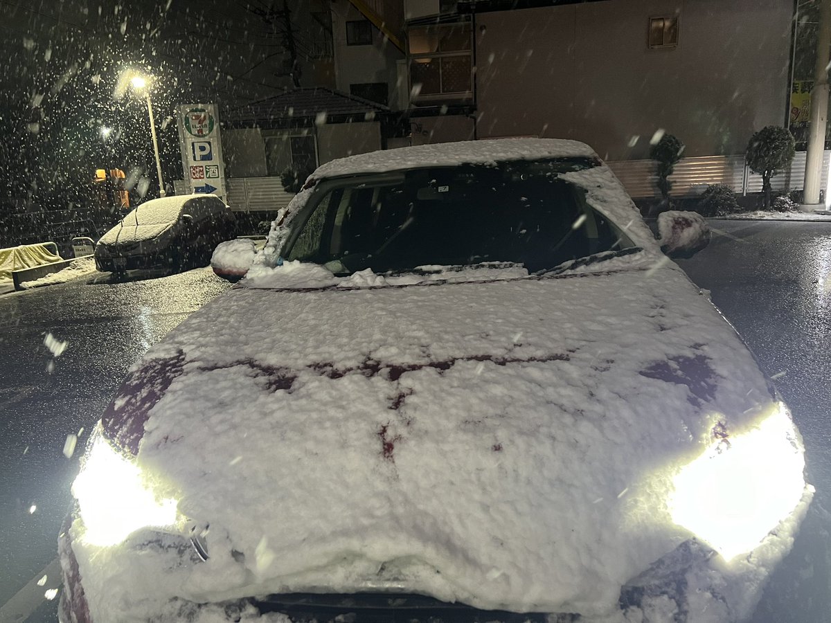 kazudas3's tweet photo. 雪やばいなw家出てきたらこれだよ https://t.co/oEA4z3yz4m