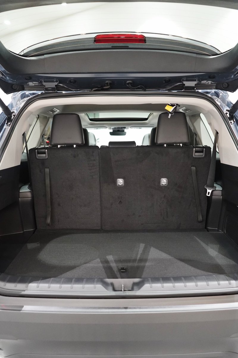 ToyotaManhattan's tweet image. #ToyotaGrandHighlander4wdXLE #stormcloud #8passenger #suv #awd #multiterrainselect #powerliftgate #blindspotmonitor #smartkey #pushbuttonstart #heatedandpowerfrontseats #carsofinstagram #carsofinsta #toyotaofmanhattan #letsgoplaces #toyota #manhattan #hellskitchen #nyc