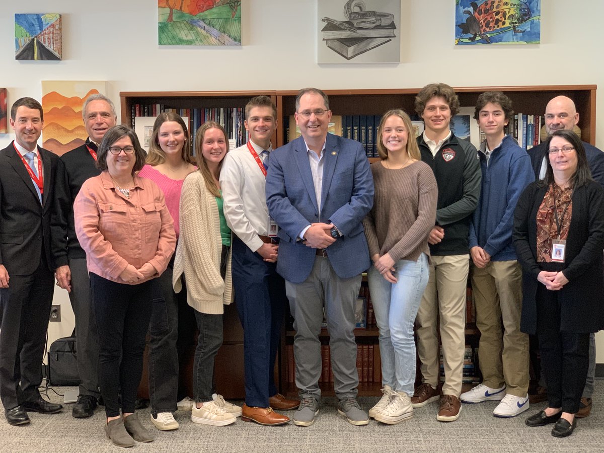 From technology classes to sports teams and theater and arts programs, students at @CHS_Devils and @ClarenceMiddle shared the experiences that enhanced their learning as they met @senatorgallivan and Assemblyman Mike Norris. Thanks for hearing from our students! #ClarenceProud