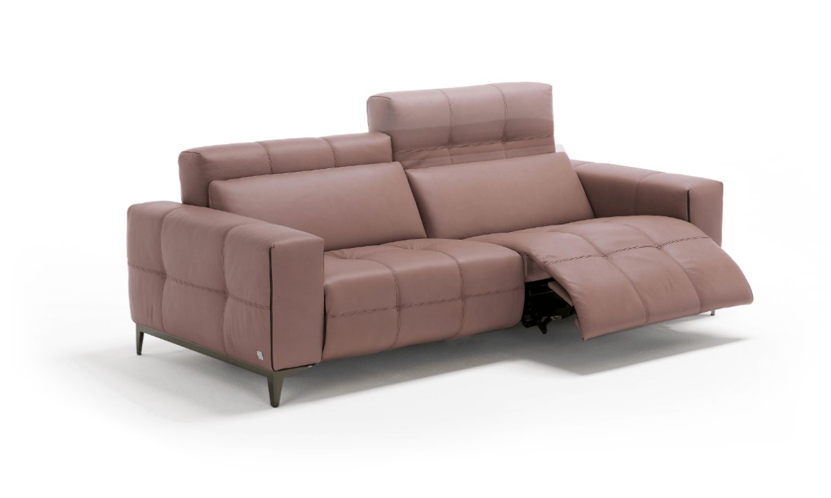 Tiffany 
#sofa #livingroomfurniture #interiordecor #interiordesign #luxuryhomes #luxuryfurniture #designnj #qualityfurniture #madeinitaly #italianfurniture #modernfurniture #moderndesign