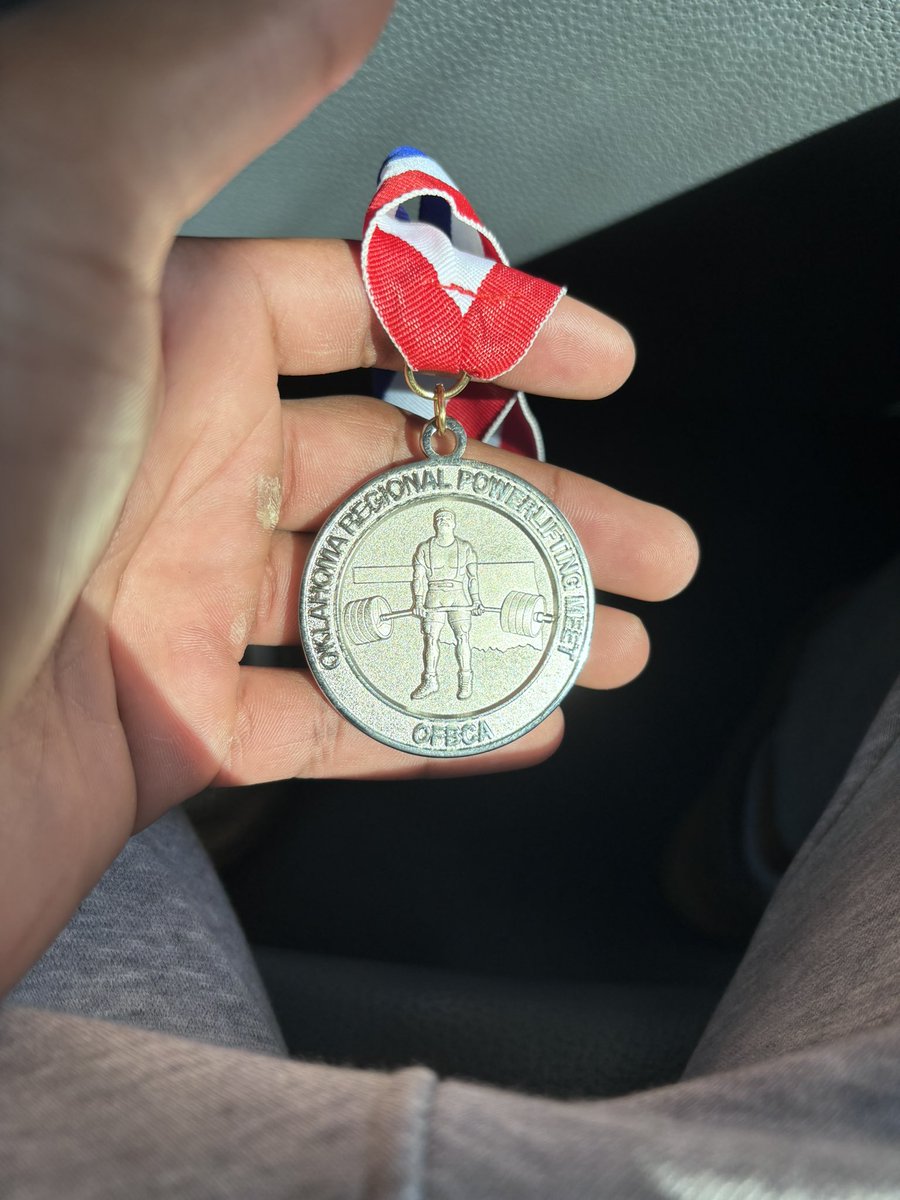 thedanielnewton's tweet photo. Regional Powerlifting Meet 🏋🏽
S-500, B-285, D-515
🥈 place in 198, qualified for state https://t.co/lJaYfjW3LW