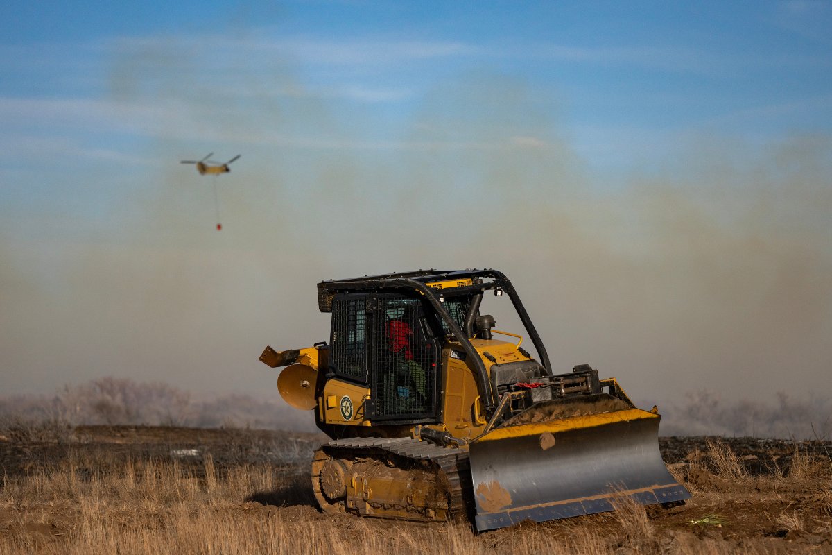 The largest wildfire in Texas history, the #SmokehouseCreekfire, started in Hutchinson County and has burned an estimated 1,059,570 acres. @TXForestService and @txextension responded and have been on the front lines with volunteers to serve and support. tx.ag/InsideTheFireL…