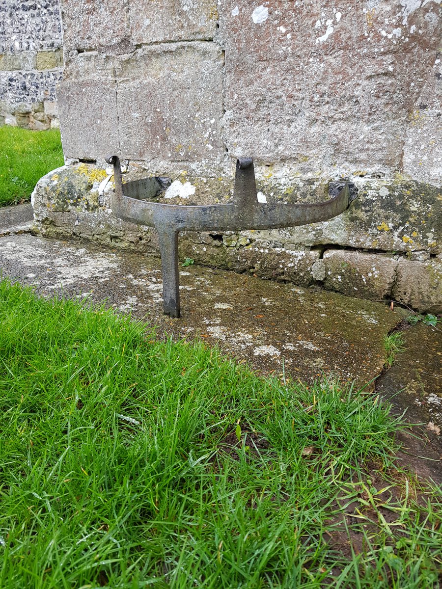 TheHistoryMouse's tweet image. Could there possibly be a vernacular #BootScraper style in the valley of the #Wiltshire #Avon? This type of attached boot scraper seems to have cropped up several times on #TheAvonScamper2024 so far #AllSaintsFittleton