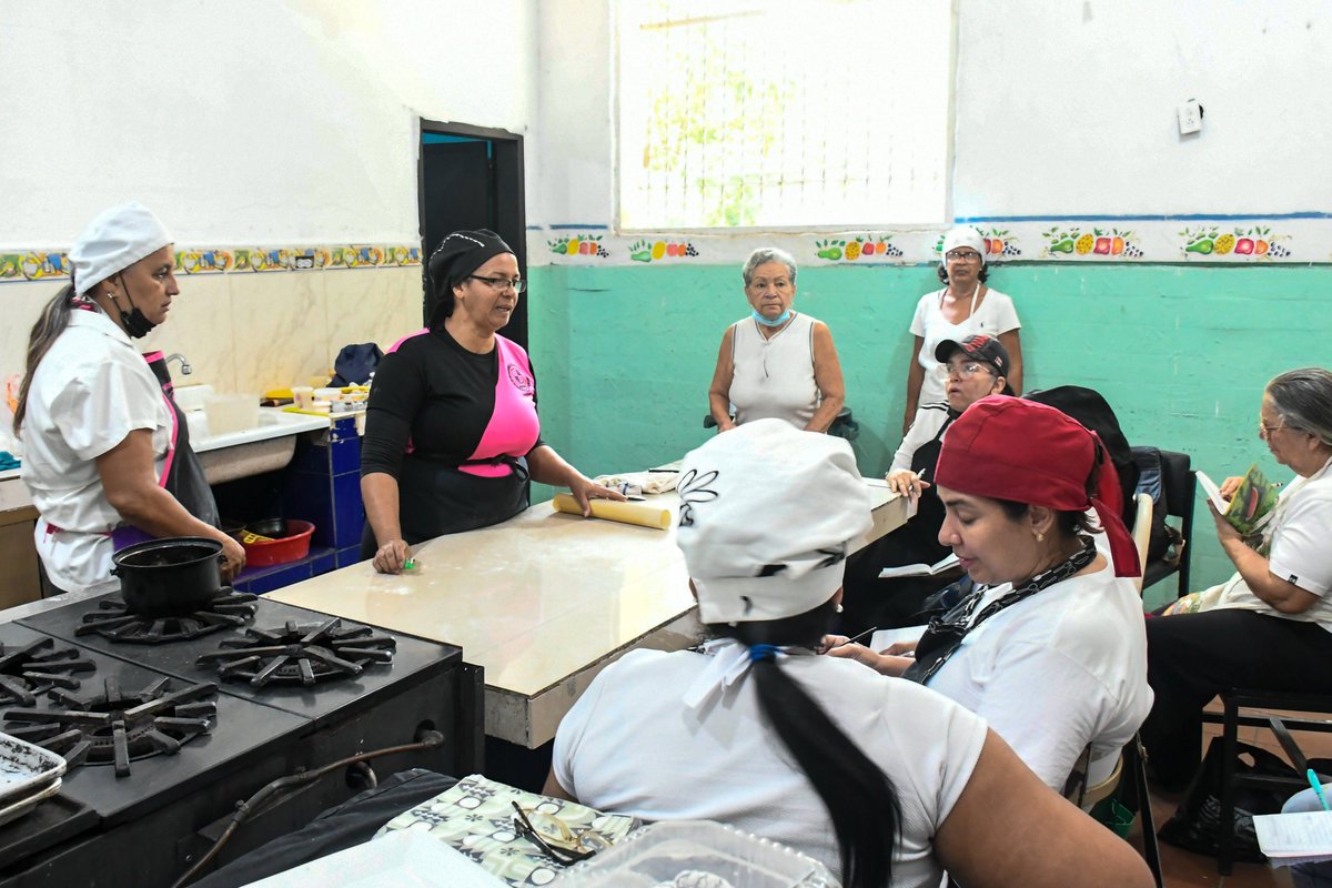 Realizamos el Encuentro Regional de la Gran Misión Venezuela Mujer. Desde la E. E. Cacique Charaima, Aragua, nos unimos para impulsar las acciones de formación educativa y emprendimiento productivo de las mujeres venezolanas. #BienestarSocialParaElPueblo @NicolasMaduro