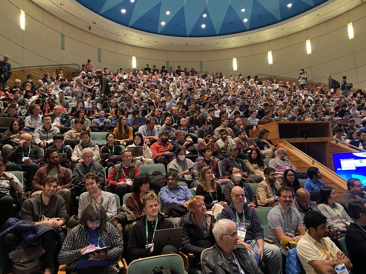 Good crowd for our session at #apsmarch celebrating 30 years since Shor’s algorithm!