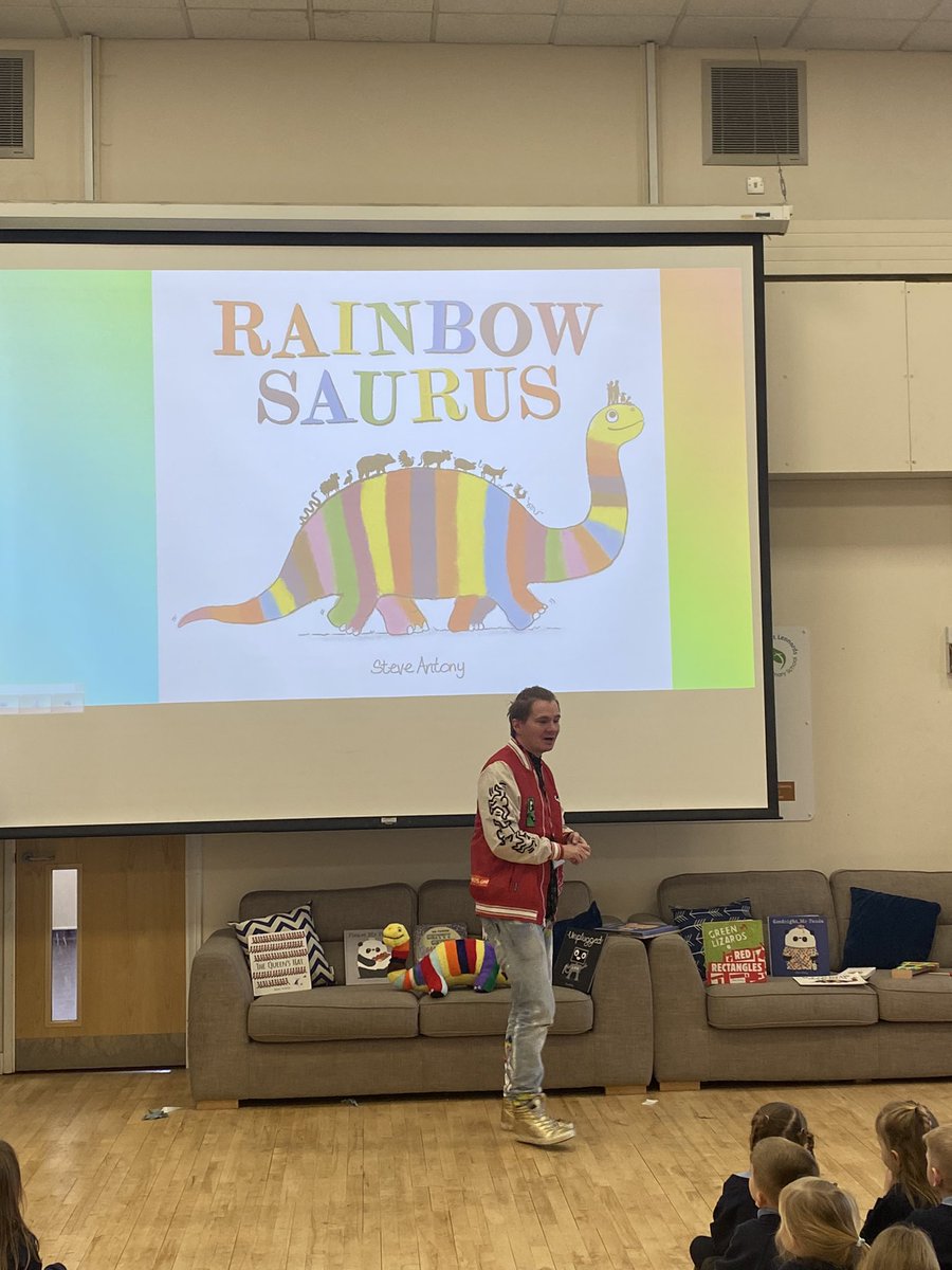 USLSchool's tweet image. We loved welcoming @MrSteveAntony to USL yesterday. I know we will never look at a rainbow again without thinking of The Rainbowsaurus 🌈🦖⭐️ Thank you so much Steve.
#authorsrock #illustratorsrock #readingcommunity #literaturefestival