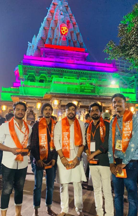 BhaiiSamrat's tweet photo. जय श्री महाकाल
हर हर महादेव 🕉️
महाशिवरात्रि की हार्दिक शुभकामनाएँ 🙏🏻 https://t.co/inONEPmvZl