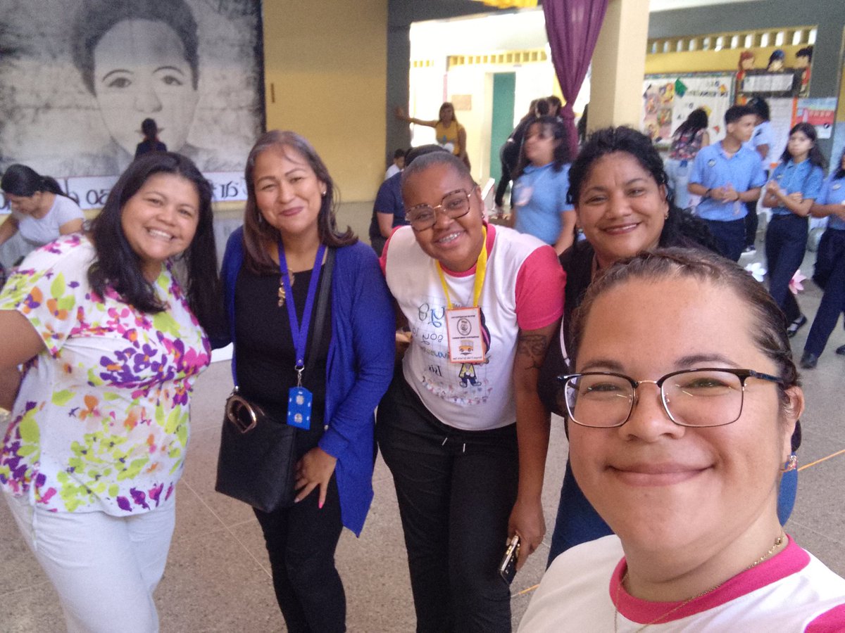 Hoy CEIN Barrio Nuevo representando a la Parroquia el valle <a href="/CDCEFuertTiuna/">CDCE Caracas - Parroq El Valle Eje Fuerte Tiuna.</a>  en el VI Reto de Matemática en la fase Estadal y ganamos, camino a la NACIONAL <a href="/_LaAvanzadora/">Yelitze Santaella</a> @CDCECaracas <a href="/NicolasMaduro/">Nicolás Maduro</a>