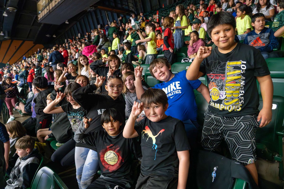 I spy with my eagle eye, Laurel Lynx in Ram Country! 5th graders had fun cheering for the home team and getting autographs after the game. Thanks for this partnership, CSU! #watchmeROAR