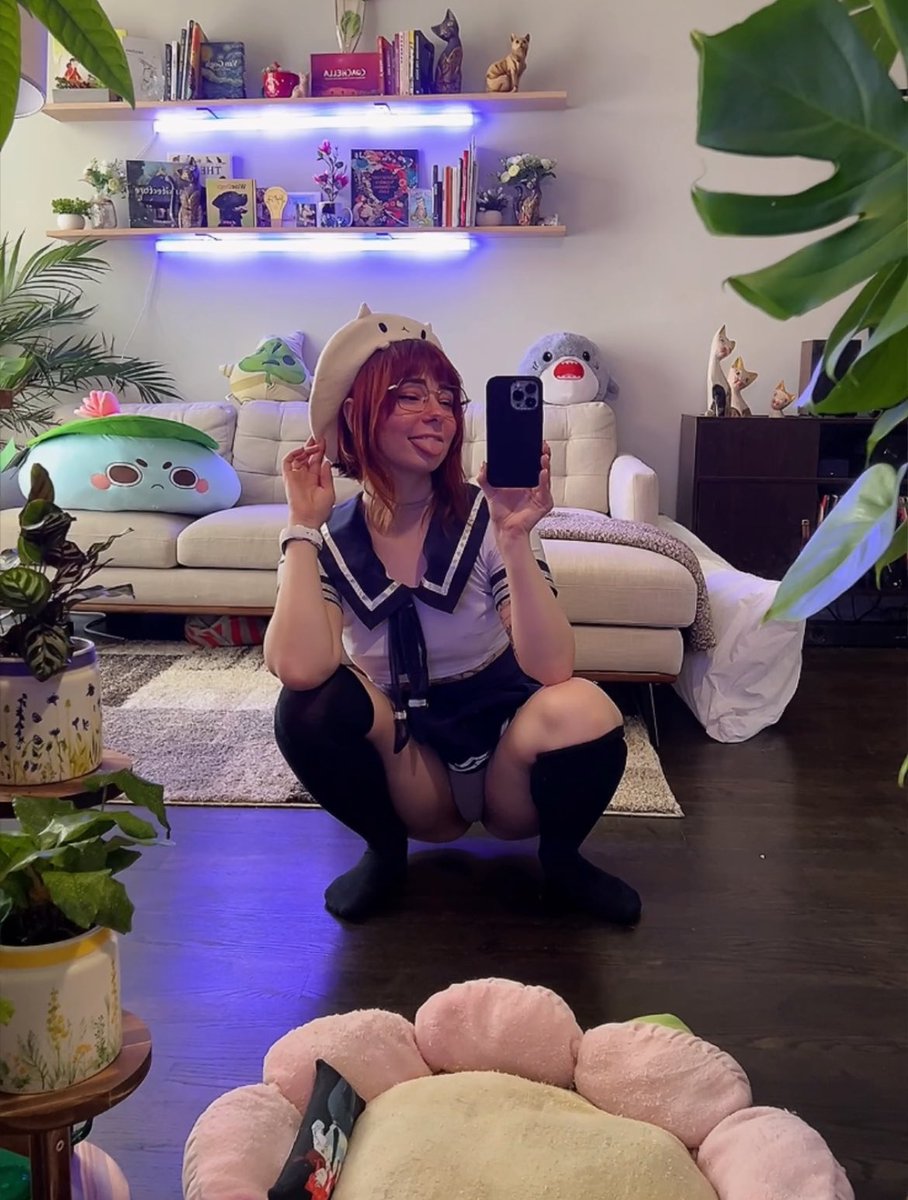 rooshibi's tweet photo. cute 🍑 pics in your dms if you say hi https://t.co/j03CUEc9Ta