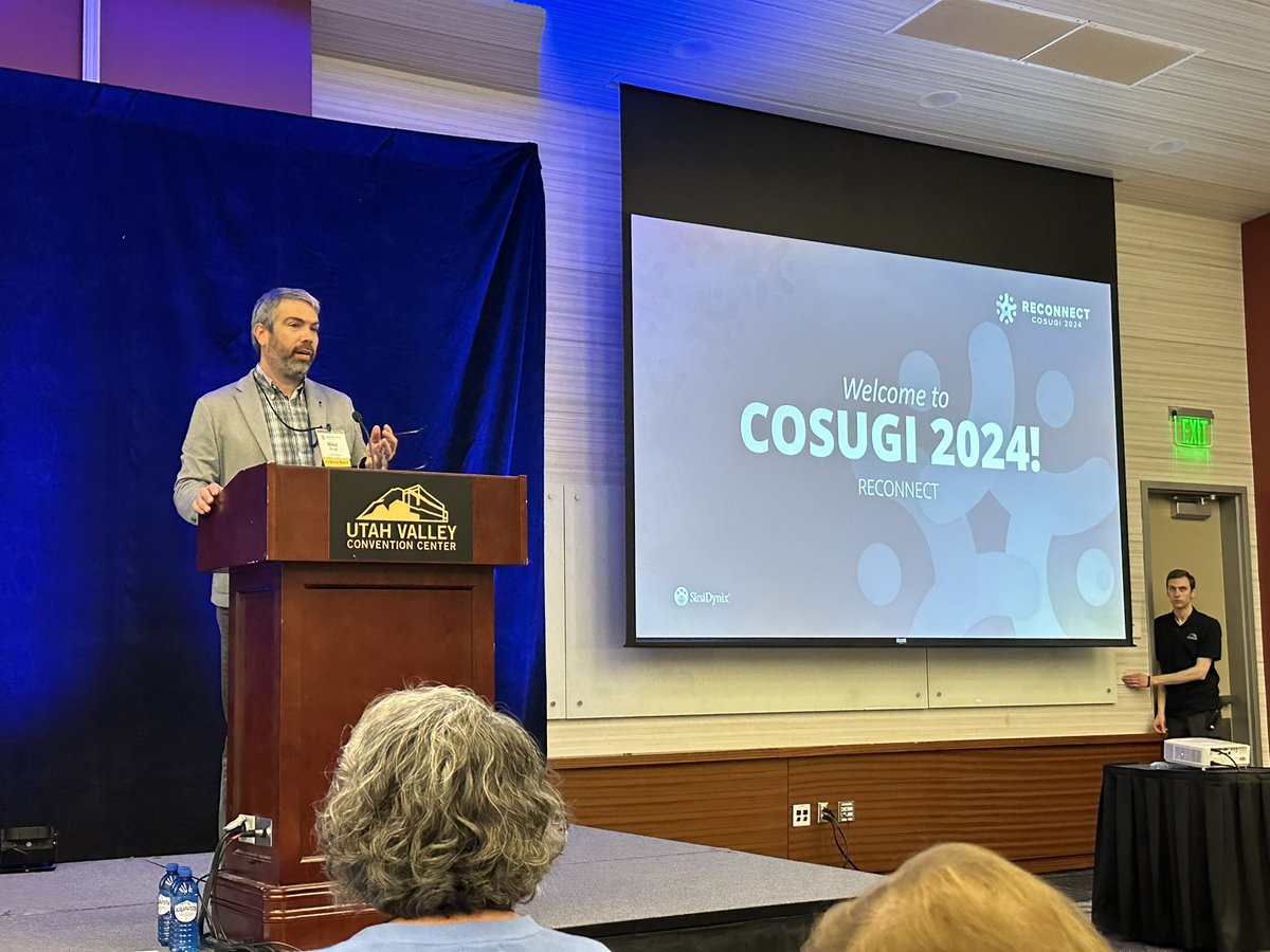 @louislibraries own @mikewaughbr giving the opening welcome message at #COSUGI2024