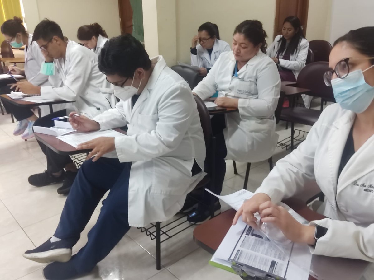 HInfectologia's tweet photo. #ElNuevoEcuador | la Dra. Crilexis Linares, del @HInfectologia capacitó y fortaleció los conocimientos y habilidades para un tratamiento oportuno y eficaz contra el dengue, la arbovirosis más importante en épocas estacionales a los profesionales de @Salud_Ec 
#TodosContraElDengue https://t.co/EovVlEBcDI